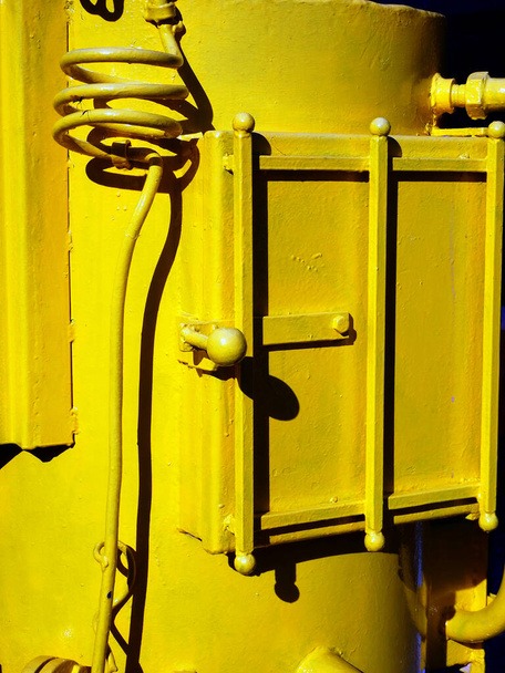 Абстрактная деталь старой, желтой машины, Греция - Фото, изображение