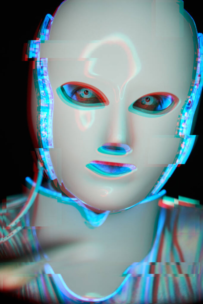 Portrét futuristického robota. Obrázek s efektem závady. - Fotografie, Obrázek