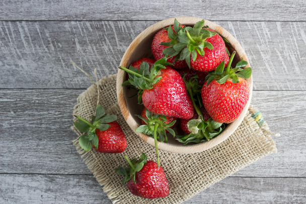 Strawberries in a Bowl - Fotoğraf, Görsel