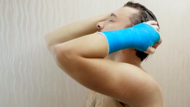 Take shower fiberglass cast - Footage, Video