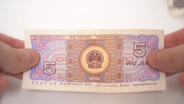 5 Yuan Chinese Wu jiao in hands, chinese money, bank of china - Кадры, видео