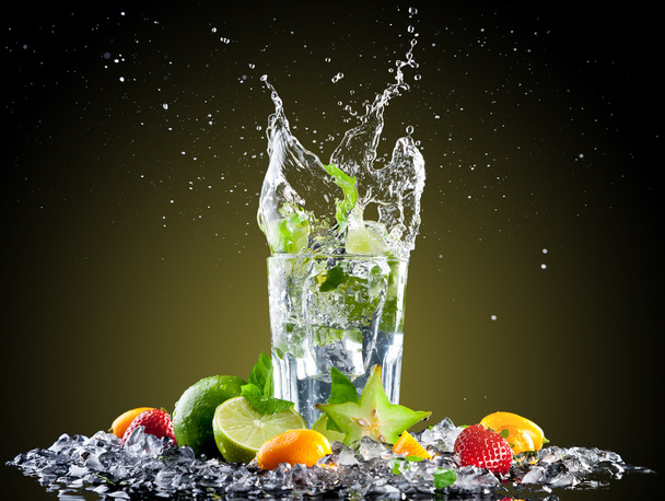 Ice mojito drink with splash - Zdjęcie, obraz