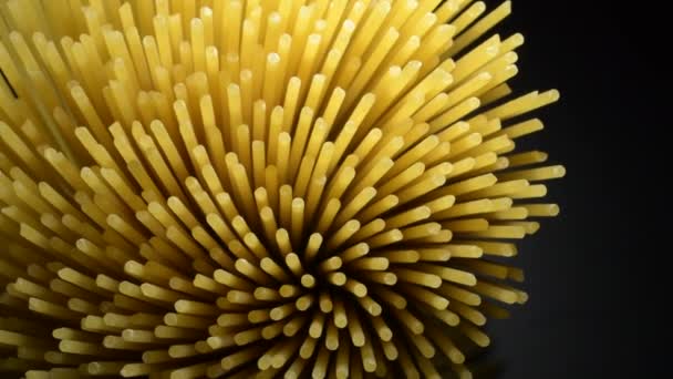 Un montón de espaguetis vistos desde arriba, rotación - Metraje, vídeo