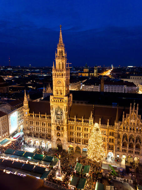Imagen aérea de Munich con mercado de Navidad
  - Foto, imagen
