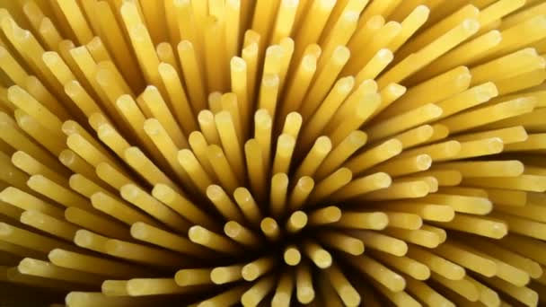Spaghetti gezien van bovenaf draaiend - Video