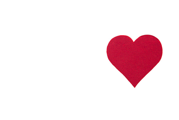 Punainen sydän merkki valkoisella taustalla. Sydän, rakkaus ja ystävänpäivä käsite. - Valokuva, kuva
