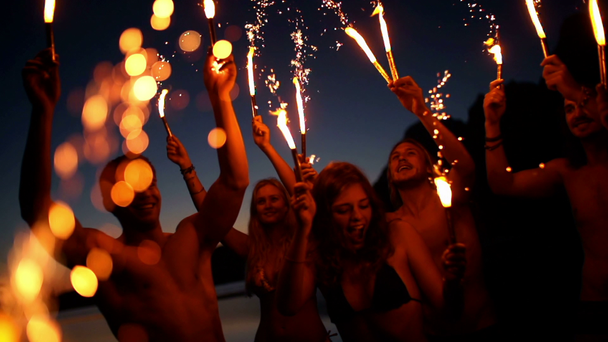 Friends with sparklers dancing - Footage, Video