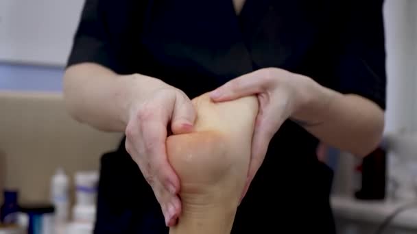 Kobiecy masaż stóp - Materiał filmowy, wideo