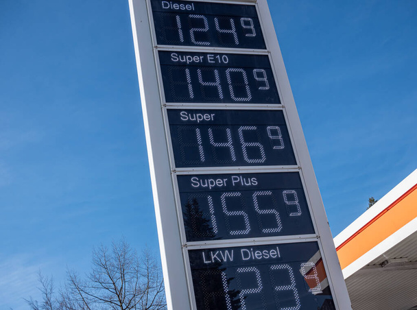 Цены на бензин на АЗС в Германии - Фото, изображение