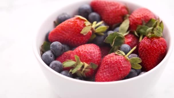 Plate with strawberries and cherries - Footage, Video