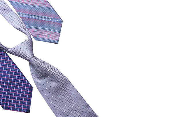 ネクタイだ。ネクタイを変えて。男性用カラータイ。スタイリッシュな男性アクセサリーのセットは、男性のファッション。展示されているコイル状のネクタイのコレクション。さくらネクタイ。弓のネクタイ。そうだ。高品質の写真 - 写真・画像