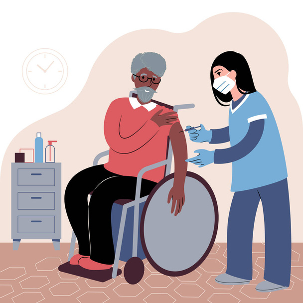 Impfverfahren. Kaukasische Krankenschwester verabreicht einer Patientin eine Impfung. Eine junge Ärztin mit Gesichtsmaske und einer Spritze in der Hand und ein älterer schwarzer Mann im Rollstuhl mit ausgestrecktem Arm. Flache Stildarstellung. - Vektor, Bild