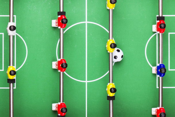 Piłka nożna w piłce nożnej. drużyn sportowych piłkarzy. widok z góry - Zdjęcie, obraz