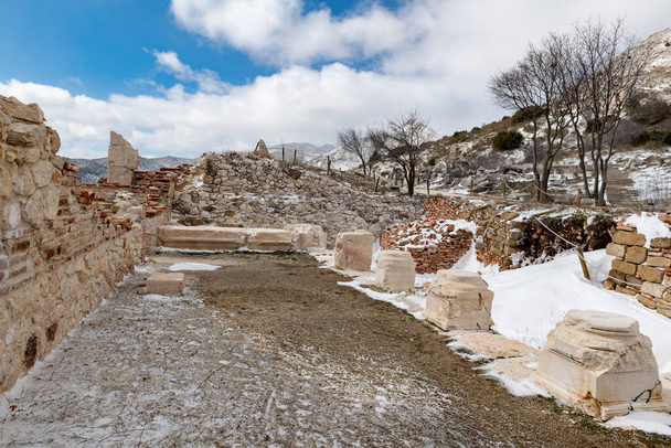 Üdvözöljük Sagalassoson. Isparta, Turkey.To látogasson el a terjeszkedő romjai Sagalassos, magas közepette a szaggatott csúcsok Akdag, megközelíteni mítosz: az ősi romos város meg merev - Fotó, kép