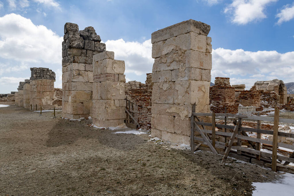 Üdvözöljük Sagalassoson. Isparta, Turkey.To látogasson el a terjeszkedő romjai Sagalassos, magas közepette a szaggatott csúcsok Akdag, megközelíteni mítosz: az ősi romos város meg merev - Fotó, kép