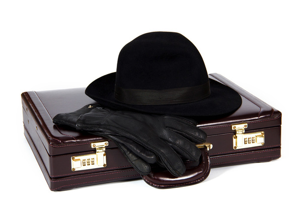 La maleta con la construcción de arriba el sombrero y los guantes
 - Foto, Imagen