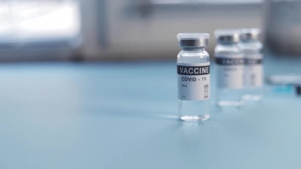 Coronavirus aşısı konsepti 100 dolarlık banknot, pahalı - Video, Çekim