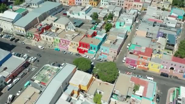 Scenic aerial wide drone shot above central Cape Town, South Africa with scenic view of harbor and downtown business area. Panoramic view of Bo-Kaap, Zonnebloem, Oranjezicht and Table Mountain. - Footage, Video