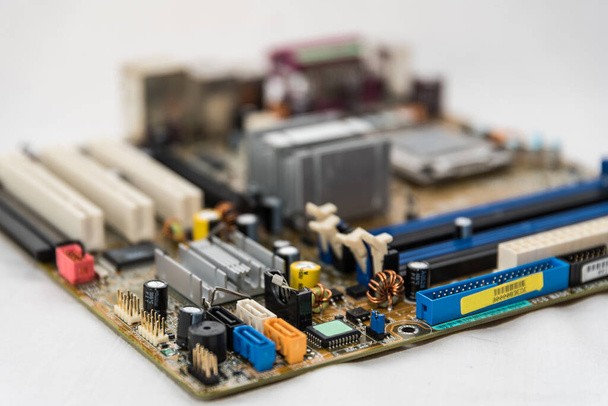 Detalle de la placa base de la pieza de hardware del PC: tecnología informática, placa principal - Foto, Imagen