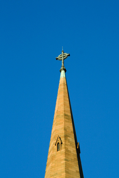 Kostelní věž s křížem - Fotografie, Obrázek