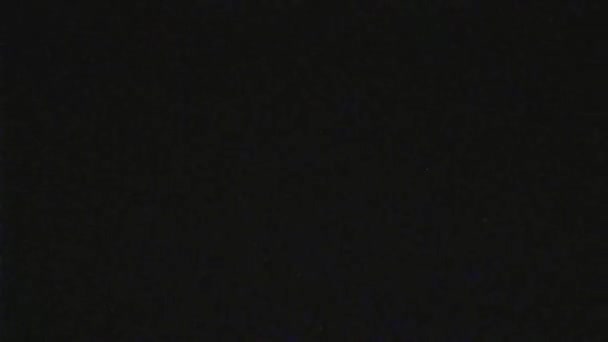 Digitaler Pixel-Rauscheffekt. Schwarz vor digitalem Rauschen. VHS Analog Abstrakte Digitale Animation. Alter Fernseher. Bildschirm beschädigt TV-Effekte und Artefakte. Signalrauschen. Schlechtes Signal. - Filmmaterial, Video
