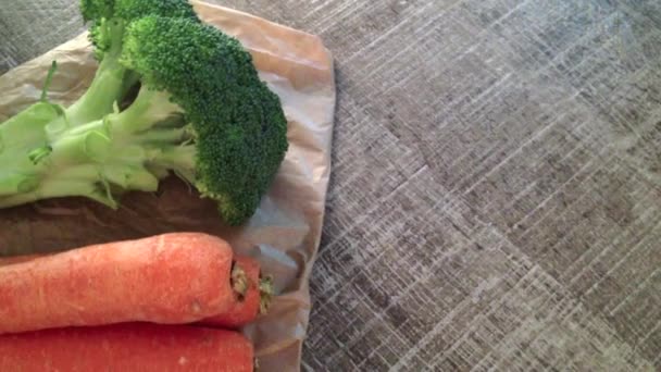 Крупним планом морква і брокколі
 - Кадри, відео