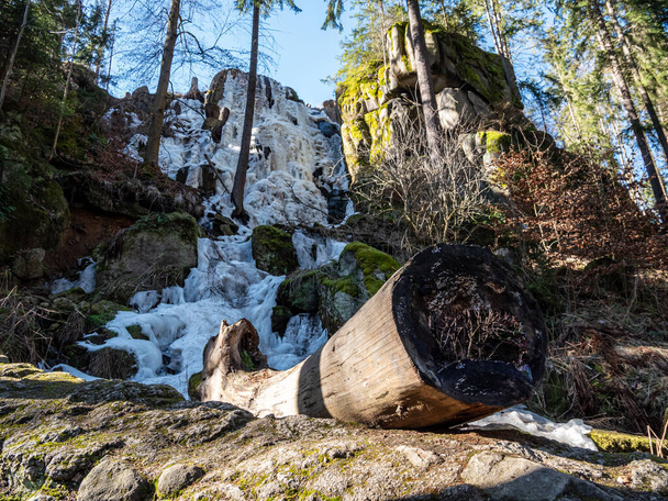 cascade gelée à Blauenthal dans les monts Ore, Saxe - Photo, image