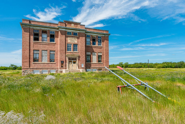 Stara, opuszczona Aneroid Consolidated School w Aneroid, Saskatchewan, Kanada - Zdjęcie, obraz