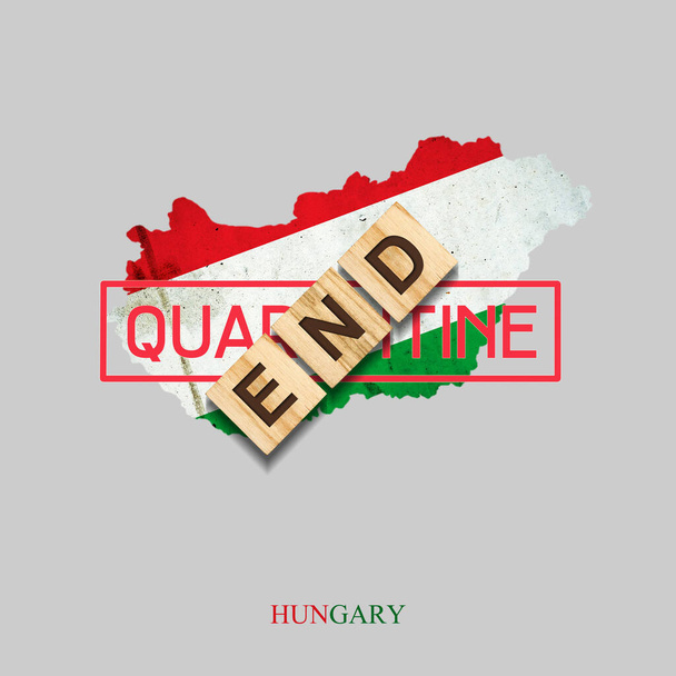 Einde quarantaine. De inscriptie op houten blokken op de achtergrond van de kaart van Hongarije. Het einde van de pandemie. Het land staat open voor toetreding. 3d illustratie. Geïsoleerd. Zaken. Reizen - Foto, afbeelding