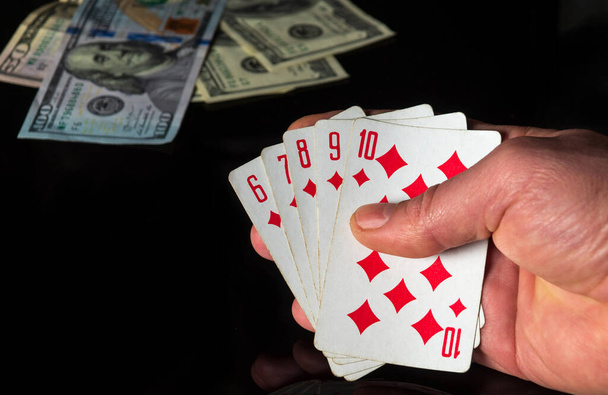 Poker karty s přímou kombinací flush. Close up of a gambler hand is holding playing cards in casino - Fotografie, Obrázek
