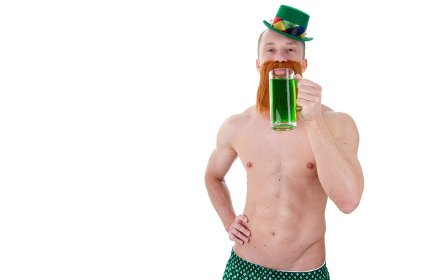 Pyhällä Patrickilla on hauskaa. Irlanti perinteinen. Seksikäs hauska mies - Valokuva, kuva