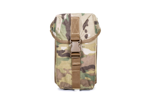 Многофункциональный Tactical Weekender Convertible Outdoor Travel Canvas Backpack Isolated on White. Modern Camping Traveler Back Pack Bag Straps and Haul Loop. Тактический туристический рюкзак - Фото, изображение