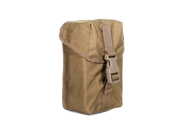Многофункциональный Tactical Weekender Convertible Outdoor Travel Canvas Backpack Isolated on White. Modern Camping Traveler Back Pack Bag Straps and Haul Loop. Тактический туристический рюкзак - Фото, изображение