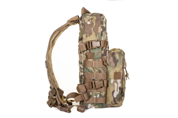 taktické batoh barva khaki přední pohled izolované bílé pozadí vybavení vojenské turistické - Fotografie, Obrázek