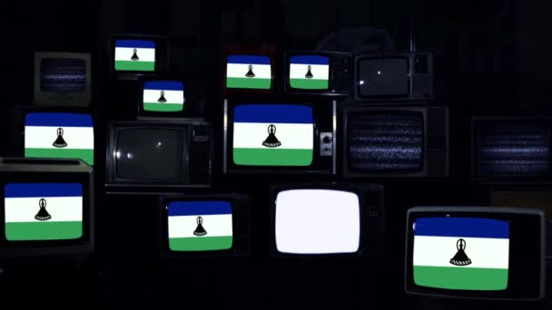 Drapeau du Lesotho sur les télévisions rétro. Ton bleu foncé. Zoom avant.  - Séquence, vidéo