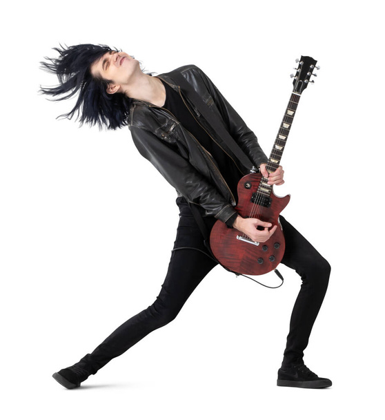 Rock zenész játszik elektromos gitár elszigetelt fehér háttér - Fotó, kép