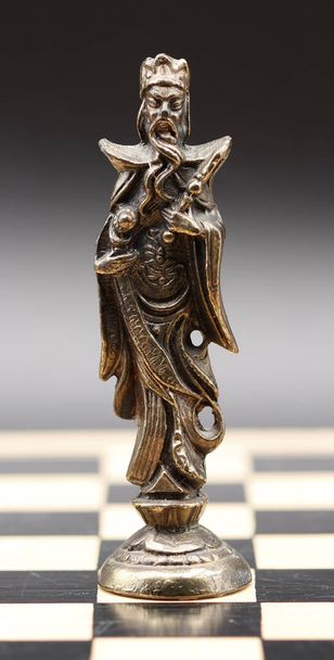 Středověký barokní styl černý král, fantasy kovová šachová figurka na šachovnici, - Fotografie, Obrázek
