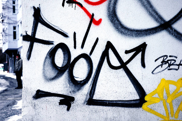 Graffiti FOOD op huismuur in Berlijn, close-up - Foto, afbeelding
