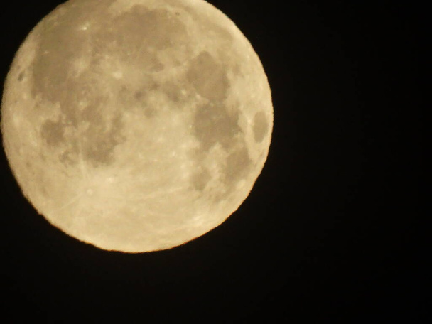 Terre Lune luisant sur fond noir - Photo, image