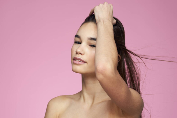 woman with bare shoulders clear skin body care pink background - Foto, immagini