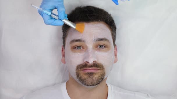 Концепція чоловічої терапії обличчя
 - Кадри, відео