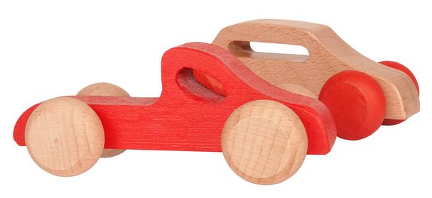 Κόκκινο ξύλινο παιχνίδι αυτοκινήτου                                - Φωτογραφία, εικόνα