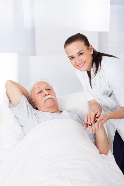 Female Doctor Consoling Senior Man - Valokuva, kuva