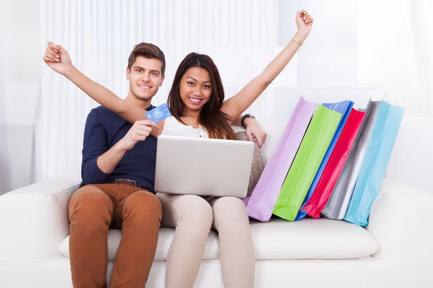 Couple Shopping Online With Bags On Sofa - Fotoğraf, Görsel