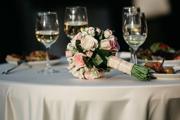 Casamento elegante moderno e festa do banquete, organização da celebração, ideia para a cerimônia de casamento - Foto, Imagem
