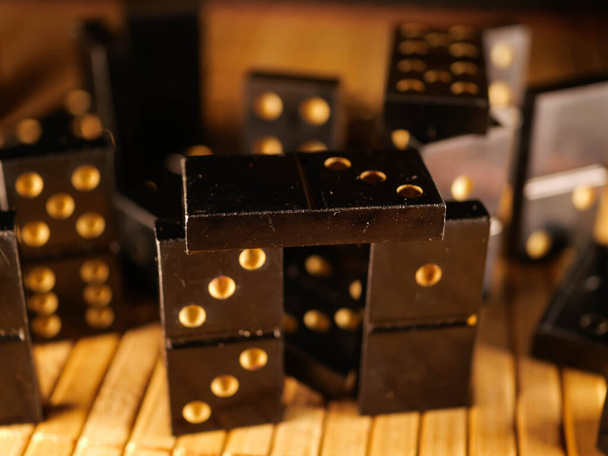 Domino vintage nero su sfondo legno, messa a fuoco selettiva. WB foto. - Foto, immagini