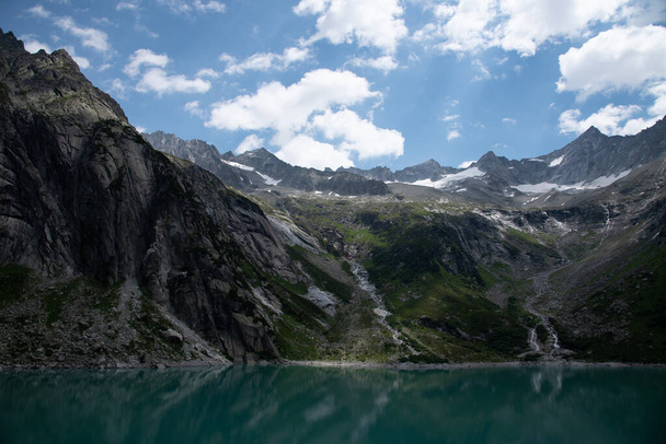 Gyönyörű hegyi tó Gelmersee Bern Svájc - Fotó, kép