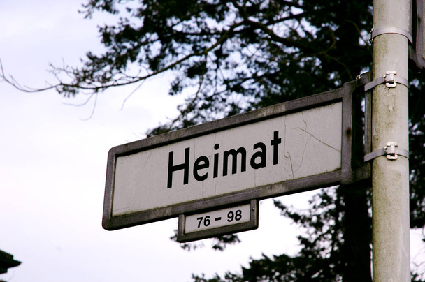 Уличная табличка HEIMAT i. e. home in Berlin - this street is really called that! - Фото, изображение