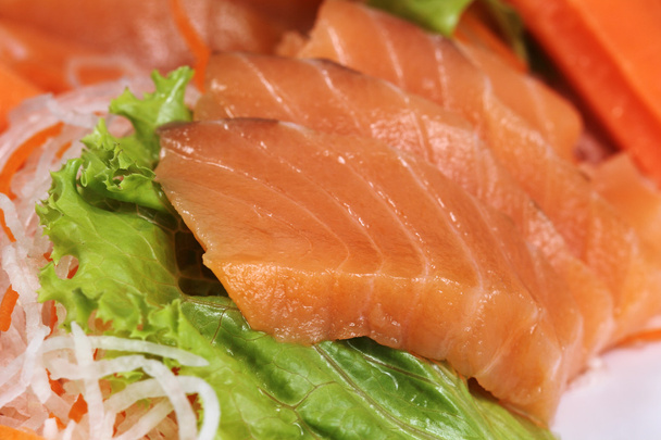 Close-up van verse zalm sashimi - Foto, afbeelding
