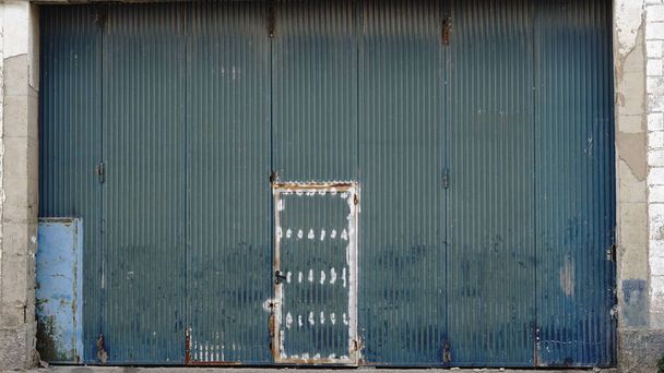 fondo de puerta de hierro corrugado industrial - Foto, imagen